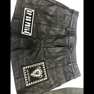 Women Leather short black M